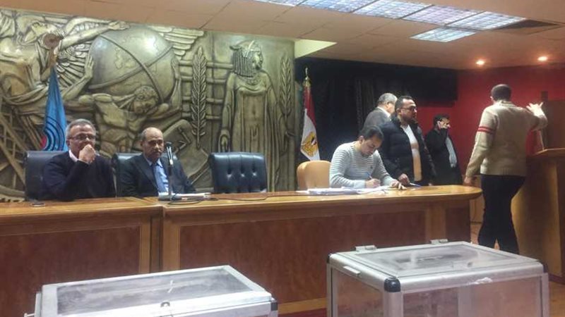 اكتمال النصاب القانونى