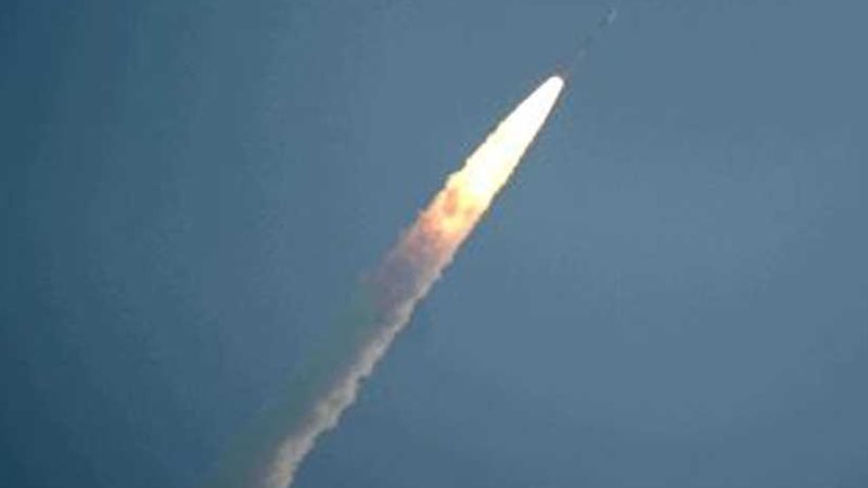 سقوط صاروخ على بلدة