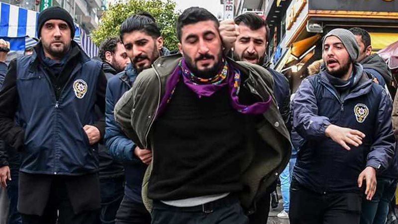 الشرطة التركية تفض