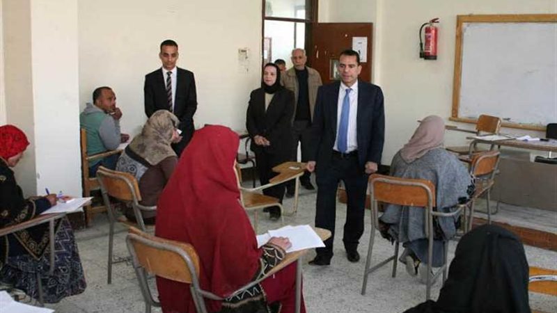 بدران يتفقد امتحانات
