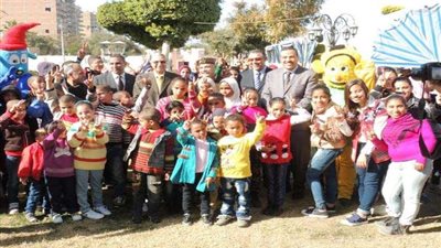 امن المنيا يقيم احتفاليه للاطفال الايتام بمناسبة احتفالات الشرطة