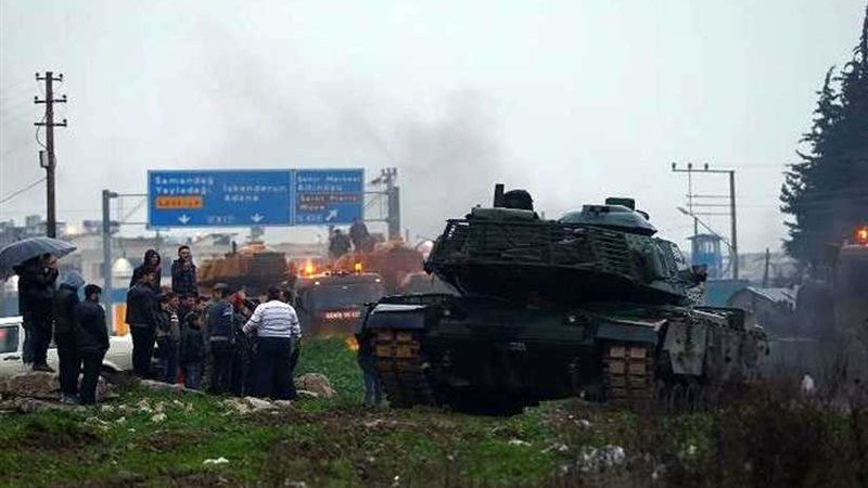 إصابة 8 أشخاص بعد