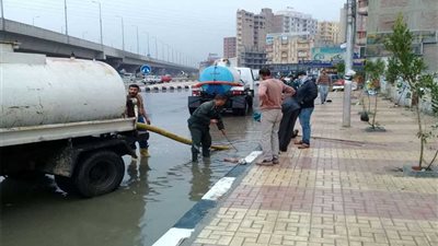 هطول أمطار غزيرة وتوقف حركة الملاحة بالبحيرة