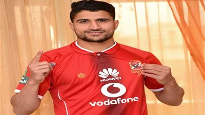 بالصور.. على لطفي بقميص الأهلي