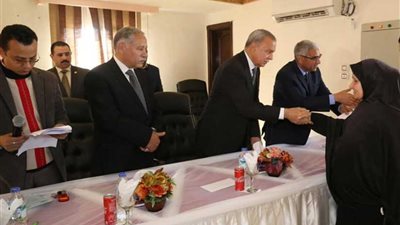 بالصور: الداخلية تكرم 55 من أسر الشهداء في عيدها بقنا