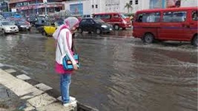 محافظ السويس : فرق ميدانية للمرور على مخرات السيول لازالة أية عوائق أمام تصريف المياه