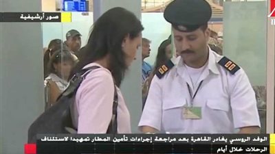 وفد الطيران الروسى يغادر القاهرة تمهيدًا لعودة الرحلات بين البلدين (فيديو)