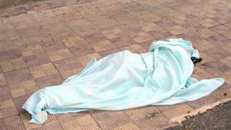 رجل يقتل زوجتيه خنقًا