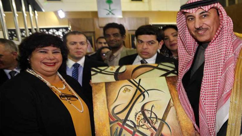 وزيرة الثقافة تزور