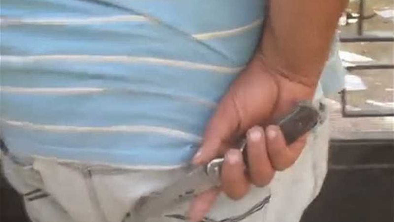 عامل يطعن صاحب محل
