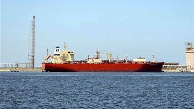 رغم سوء الأحوال الجوية.. ميناء دمياط يعمل بكامل طاقته