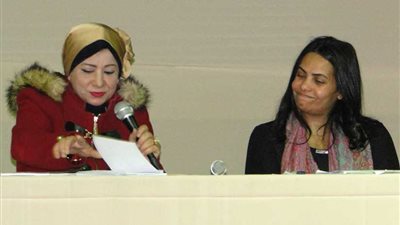 الاحتفاء بالشاعرات المصريات بمخيم ديوان الشعر بمعرض الكتاب