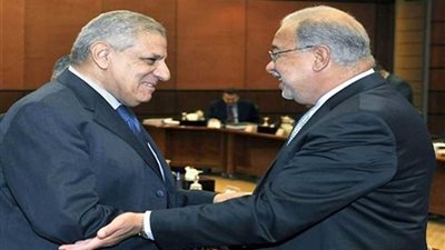 محلب يهنئ رئيس الوزراء بالعودة لممارسة مهامه