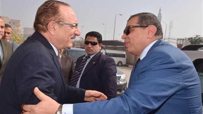 عاملون بديوان بني سويف يطالبون سعفان بالمساواة المادية بين الإدارات