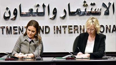 سحر نصر توقع مع بنك التنمية الإفريقي الشريحة الثالثة للقرض بقيمة 500 مليون دولار