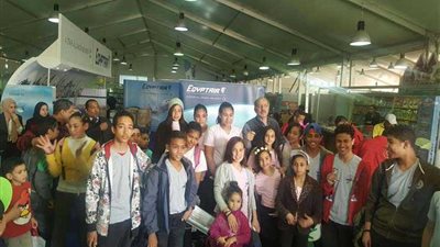 طائرة مصر للطيران تقلع من معرض القاهرة الدولي للكتاب