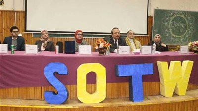 رئيس جامعة طنطا لطلاب الصيدلة: 