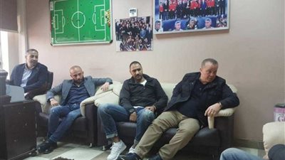 بالصور.. شوقي غريب يعقد اجتماعه الأول بالجهاز الفني للأولمبي