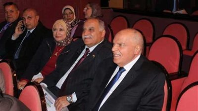 نقيب المعلمين في مؤتمر 