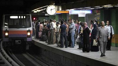 ارتباك بحركة خط شبرا الخيمة بعد سقوط لوحة مراقبة القطارات