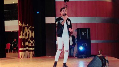 محمد عباس ينشر صور كواليس حفل بورسعيد (صور)