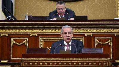 وزير الصناعة: لدينا 871 مصنعًا متعثرًا