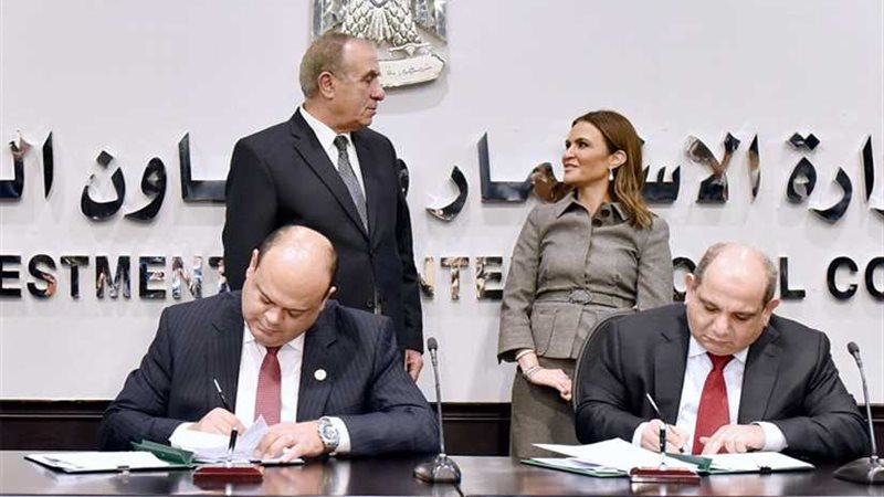 توقيع اتفاق بين محافظ