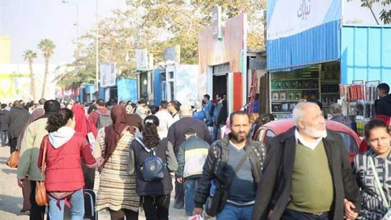 650 ألف زائر في أول