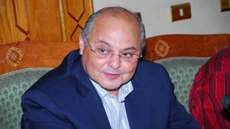 موسى مصطفى يوقع رسميا