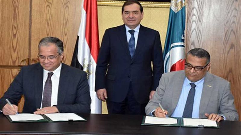 باستثمارات مليار