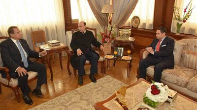 وزير قطاع الأعمال: حريصون على الاستثمار بمحور قناة السويس