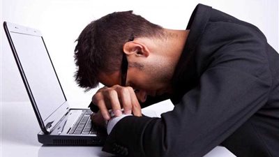 علماء يربطون النعاس نهارا بمرض خطير