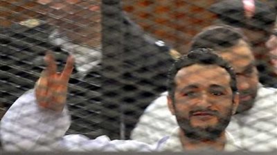 الجنايات تواصل إعادة محاكمة «دومة» في «أحداث مجلس الوزراء»