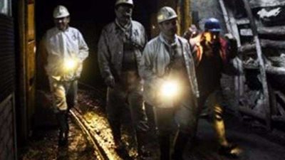 950 عامل منجم بجنوب إفريقيا عالقون تحت الأرض