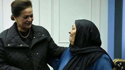 محافظ البحيرة تهدى رحلة عمرة لماسحة أحذية على نفقتها الخاصة