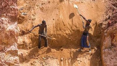 مصرع 17 شخصا وإصابة آخريين إثر انهيار منجم للتعدين بالسودان