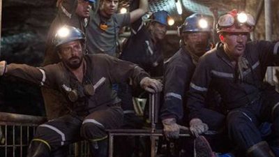 إنقاذ 300 عامل كانوا عالقين بمنجم للذهب بجنوب أفريقيا