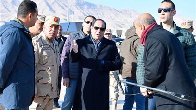 الرئيس يتفقد مشروع هضبة الجلالة فجراً