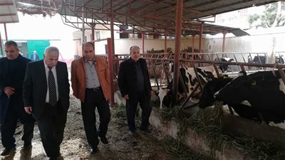 مدير تعليم البحيرة يشيد بمنتجات مدرسة ناصر الزراعية