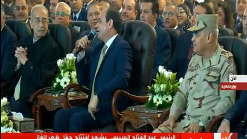 السيسي يكرّم شريف