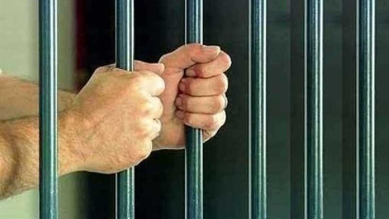 تجديد حبس موظف لاتهامه