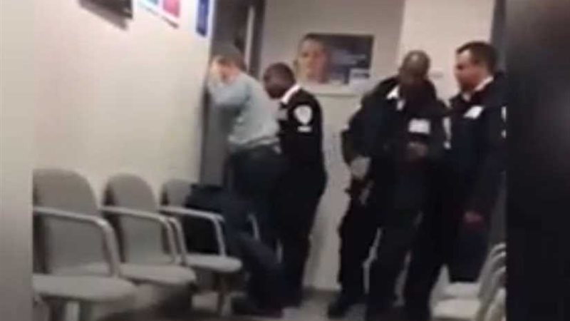 شرطي كندي يطلق النار