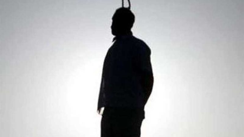 العثور على موظف مشنوق