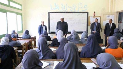 وكيل الأزهر يتابع بدء الدراسة ويوجه بعقد لقاءات مع طلاب الثانوية