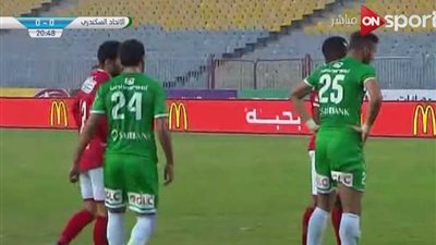 15 دقيقة.. التعادل السلبي يخيم على أجواء لقاء الأهلي والإتحاد