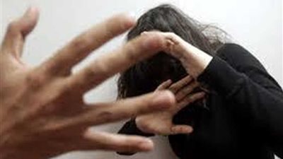 يحبس زوجته 3 أيام بلا طعام