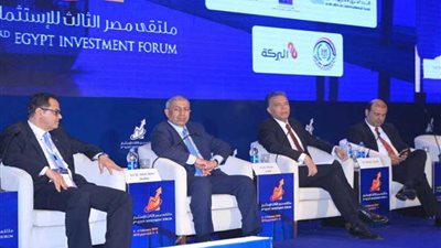 عرفات يستعرض خطة تطوير وتحديث قطاعات النقل