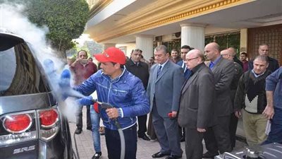 تجربة جديدة لغسيل السيارات بكفر الشيخ توفر 90% من المياه