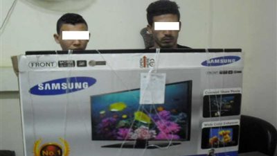 ضبط عاطلين سرقا مشغولات ذهبية وأجهزة كهربائية