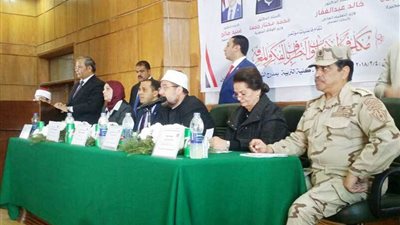 رئيس جامعة دمنهور يطالب بإعلاء قيم الوطنية لمكافحة الإرهاب 